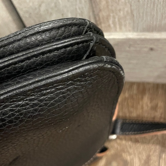 Chic Black Leather Brighton Shoulder Bag with Chain Detail - Picture 10 of 13